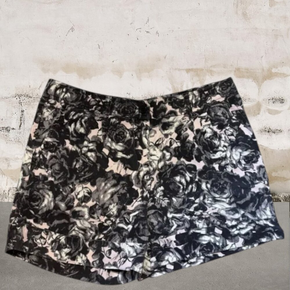 H&M Women's Black and Light Pink Floral Shorts Size 8